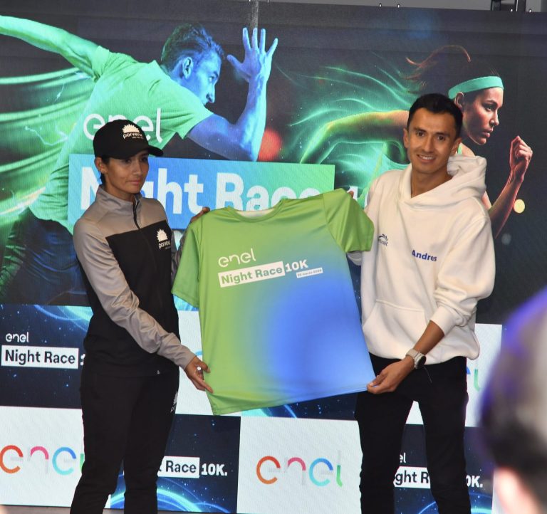 Angie Orjuela y Andrés Lopéz Camiseta Enel Night Race 10k