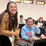 Suba te conecta señoritas en gafas