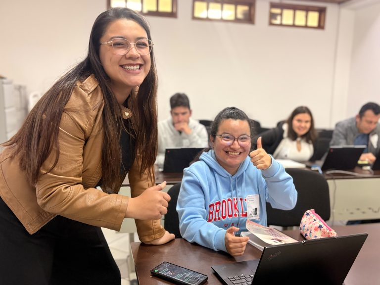 Suba te conecta señoritas en gafas
