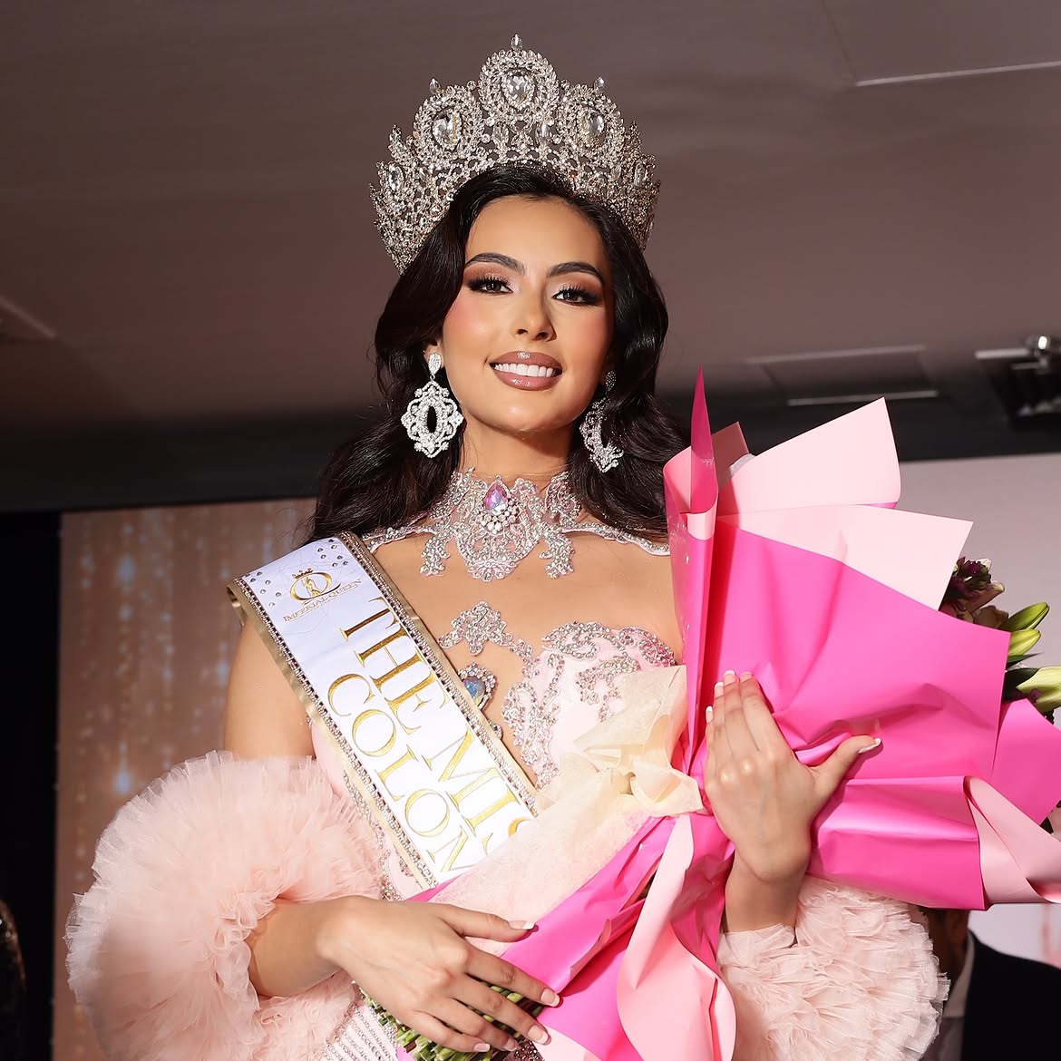 Laura Melo como The Miss Globe Colombia 2026